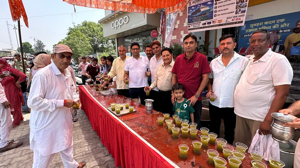 Quenched the thirst of wayfarers by serving Jaljeera
