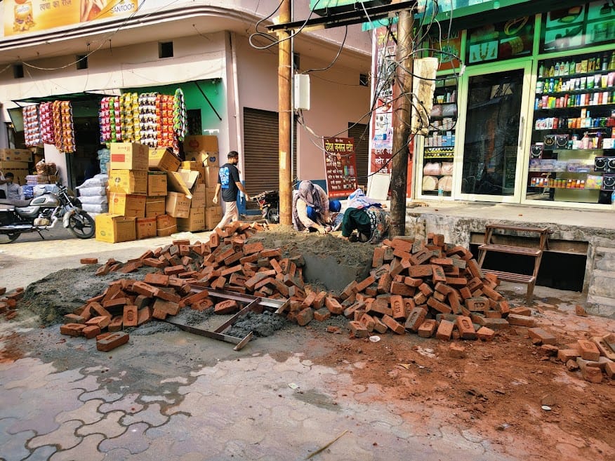 Residents of the neighborhood demolished the platform built for the transformer.