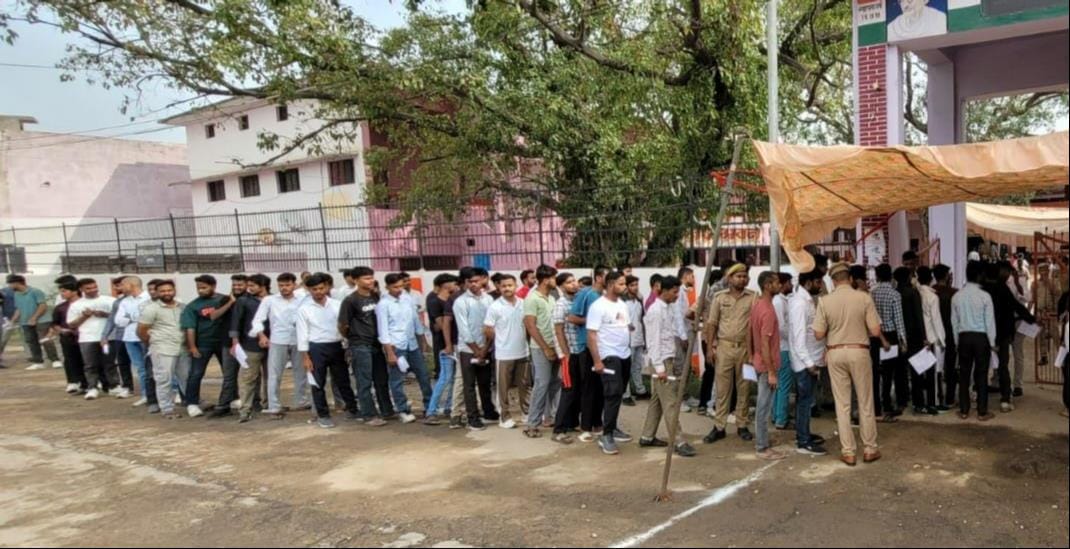 Police Constable Recruitment Exam: Candidates baffled by General Studies questions.