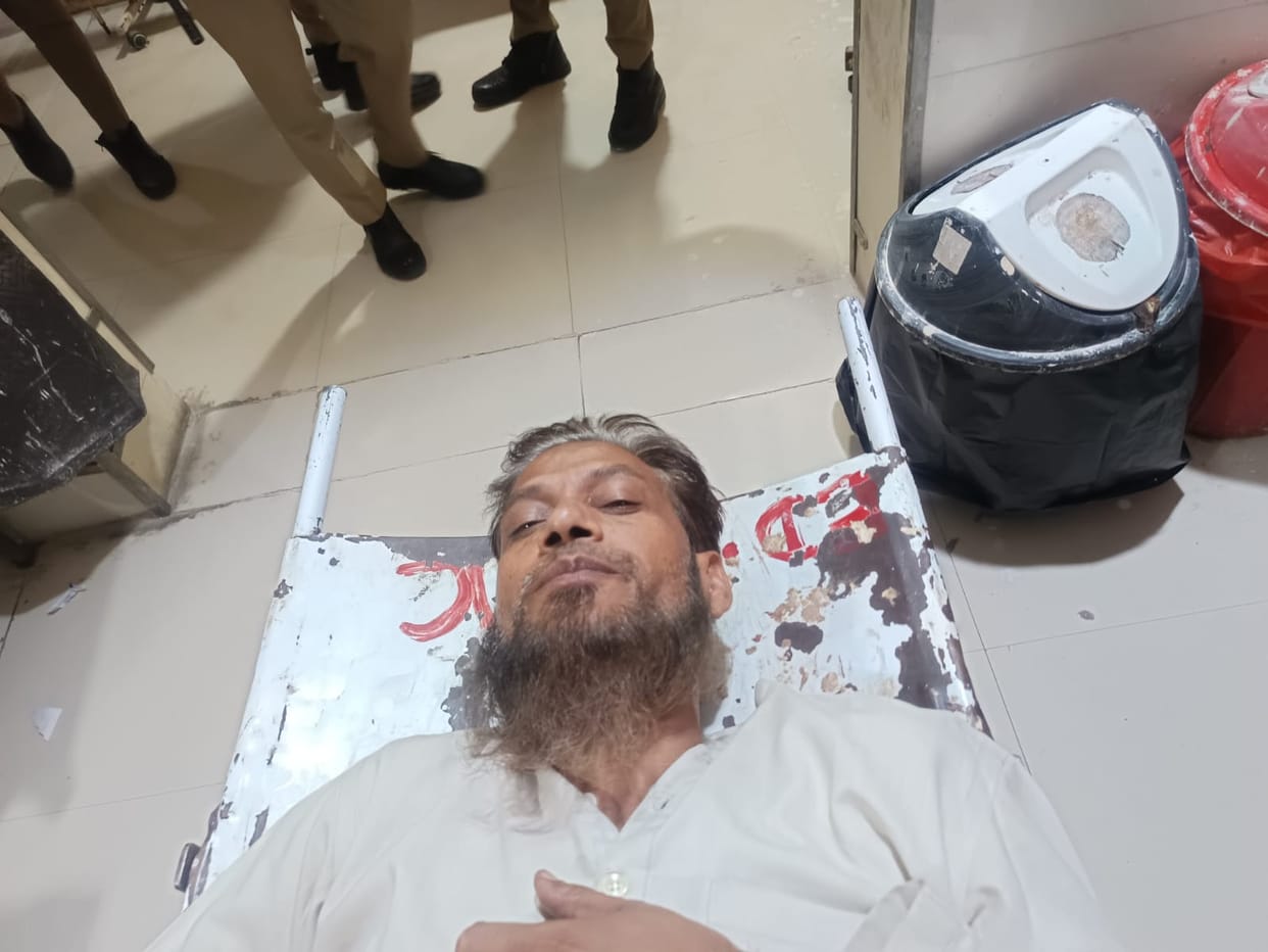 Imam accused of raping a girl in a mosque arrested in an encounter; shot in the leg.