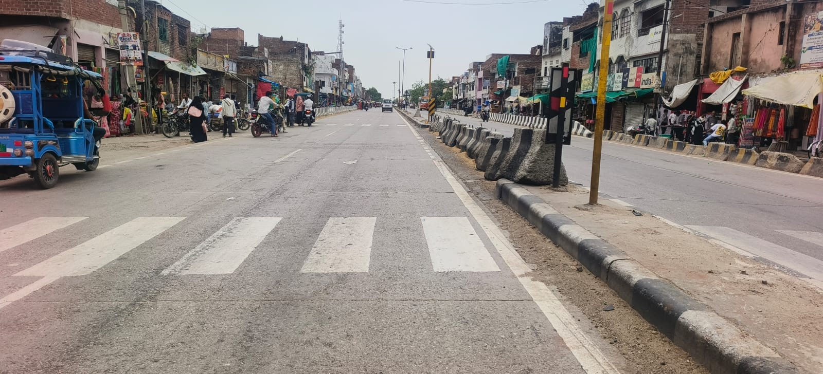 अजुहा कस्बे का राष्ट्रीय राजमार्ग। संवाद