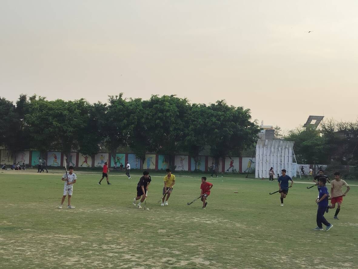 The District Hockey Association team defeated the Stadium team 3-2.
