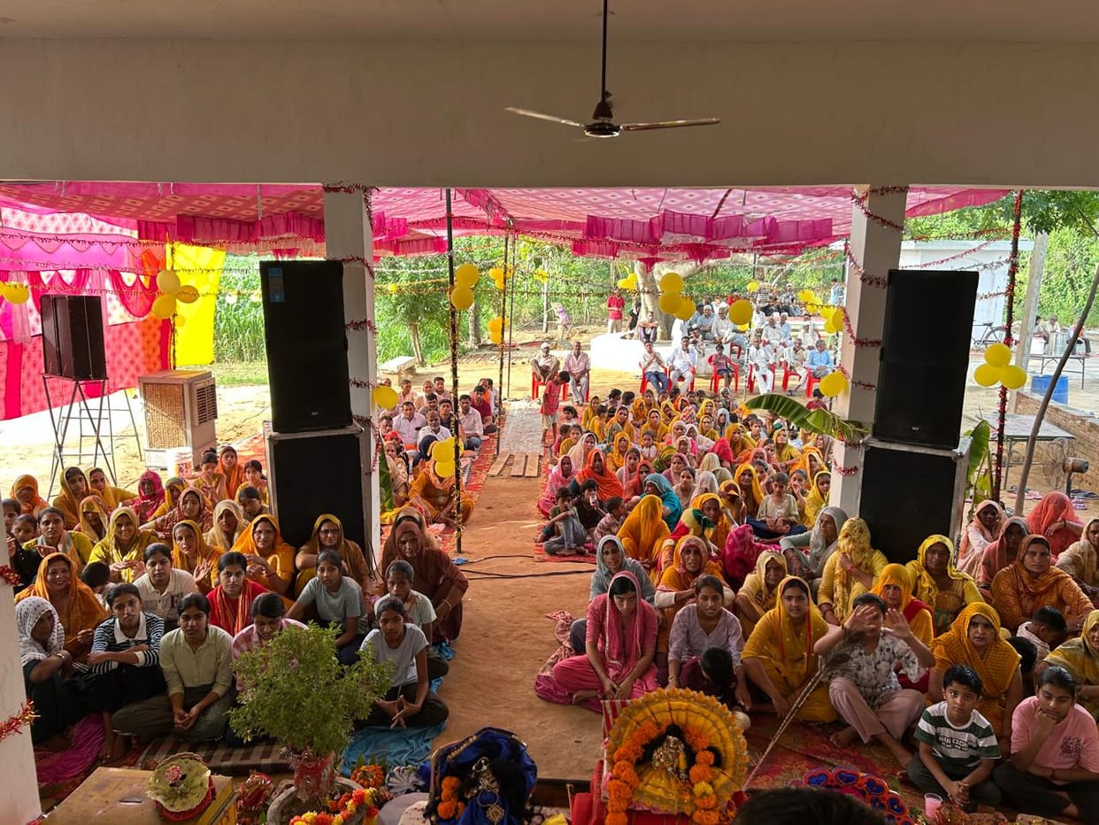 Devotees were moved to emotion upon hearing the story of King Bali's act of charity.