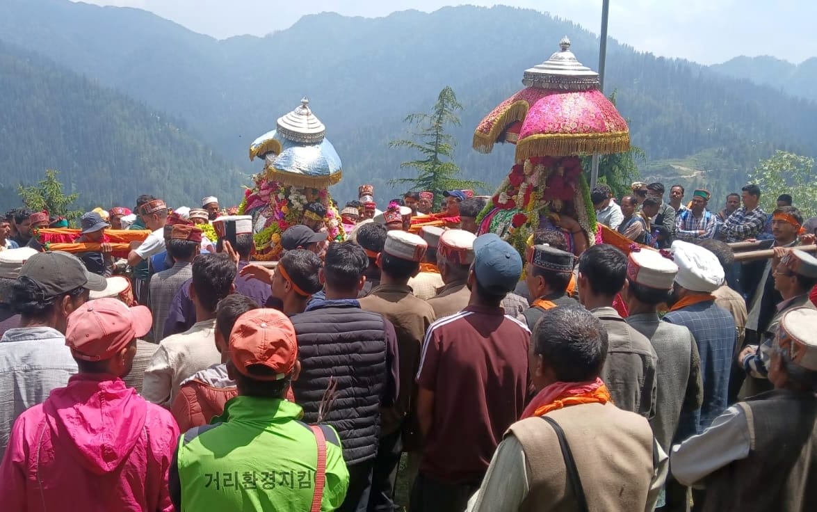 Deity Shangdi arrived at the original site, Teel, after a decade.