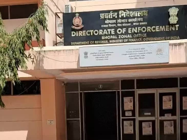 Employee and father create a ruckus after barging into the ED office; vandalism sparks panic.