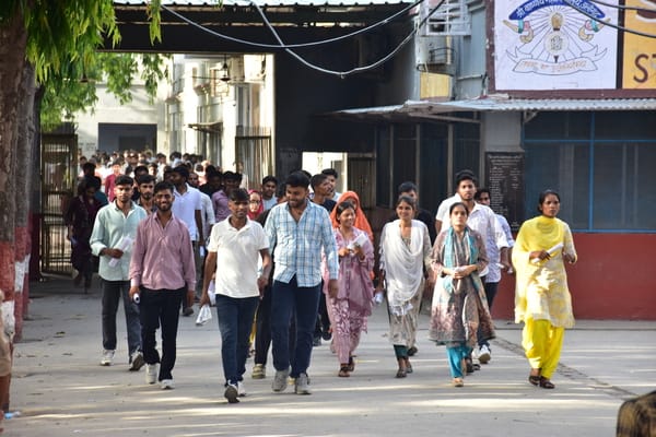 Aligarh News: दो फर्जी अभ्यर्थियों सहित मददगार को भी जेल भेजा