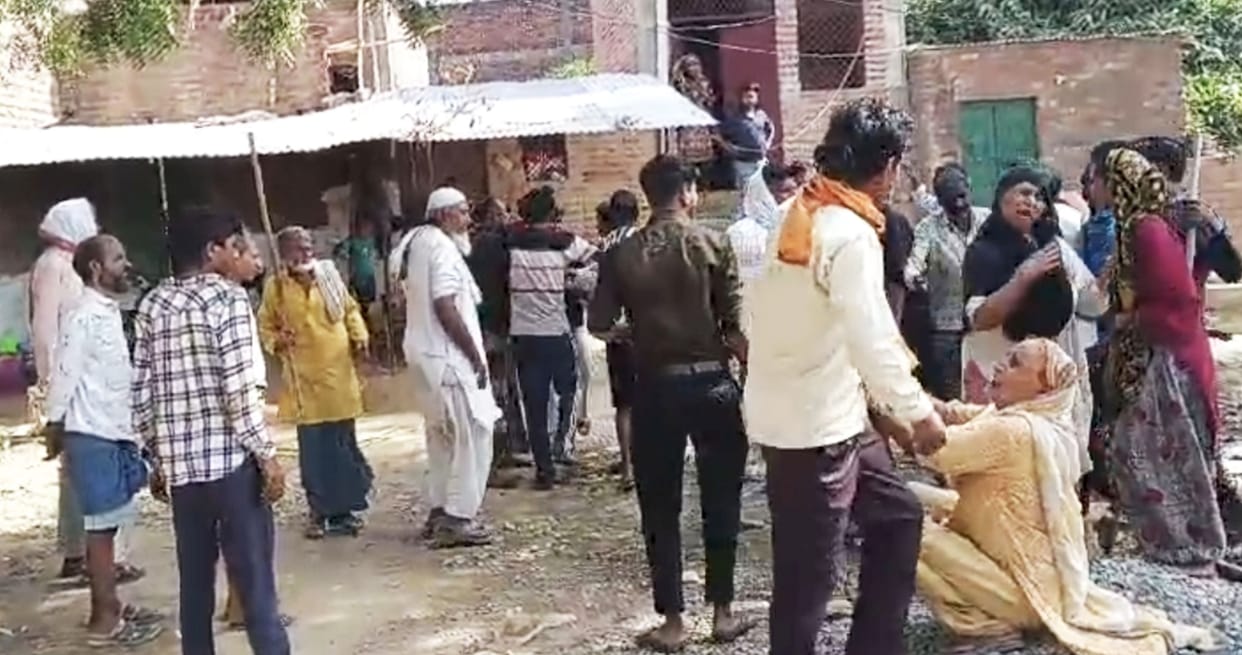 Fight over construction of window and balcony on the exit side of house, video goes viral