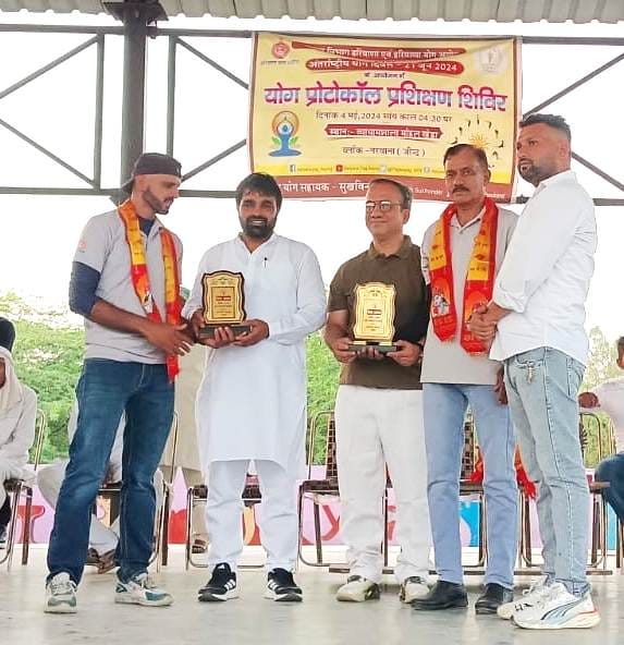 Winning players in yoga were felicitated.