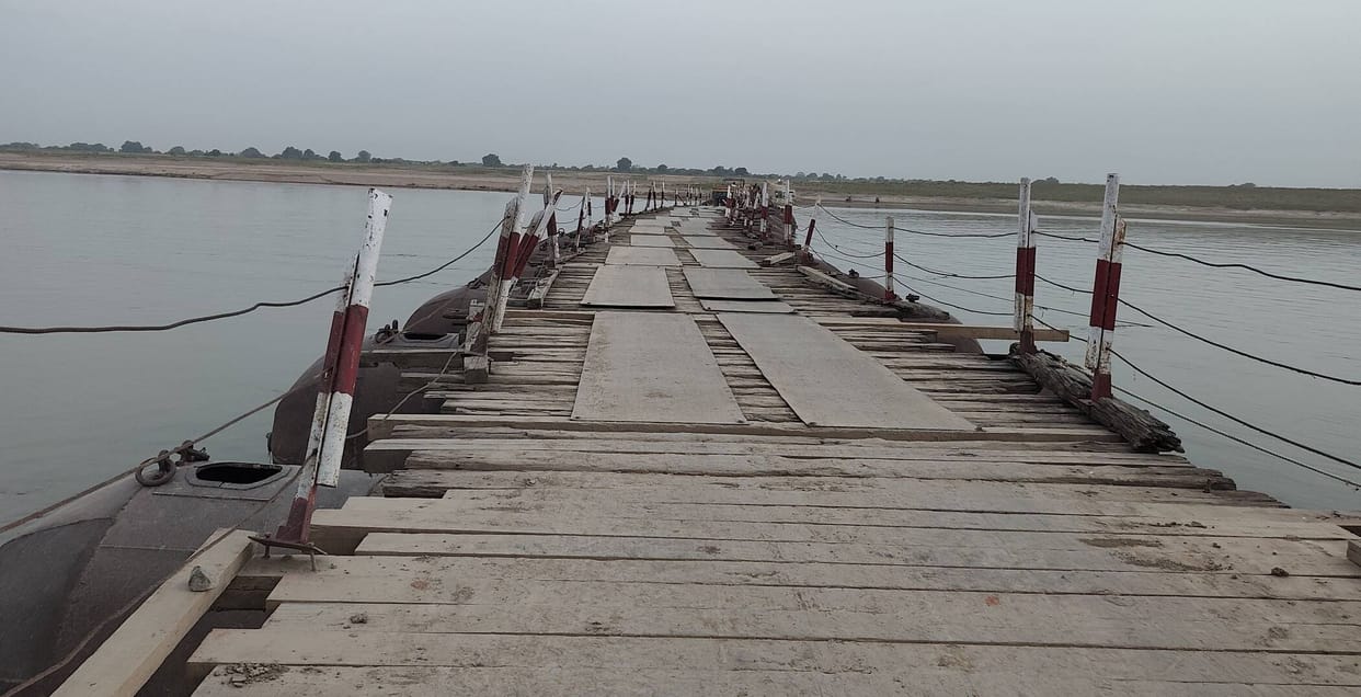 Bara-Galoli pontoon bridge sinks as pontoons fill with water.