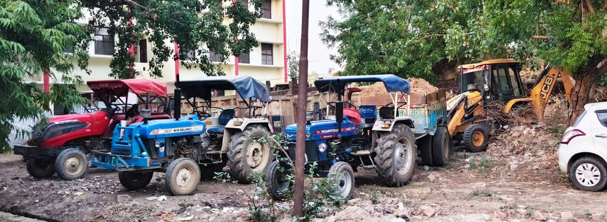 Fatehpur News: अवैध मिट्टी खनन में दो जेसीबी व सात ट्रैक्टर-ट्रॉली सीज