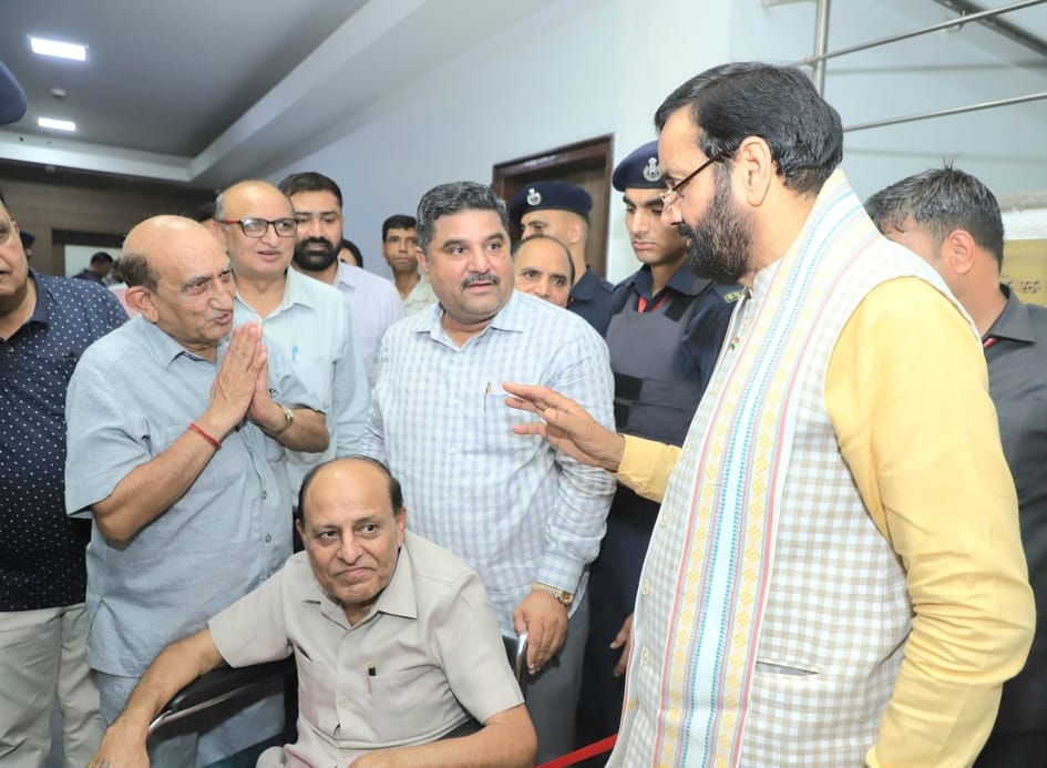 CM sahab...with folded hands...stop the entry of trucks from MIE into Delhi
