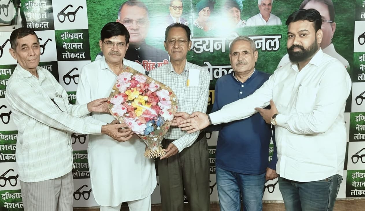 फोटो 81: मास्टर सुखबीर सरोहा के ऑल इंडिया अंबेडकर महासभा के प्रदेश उपाध्यक्ष बनने पर बधाई देते 