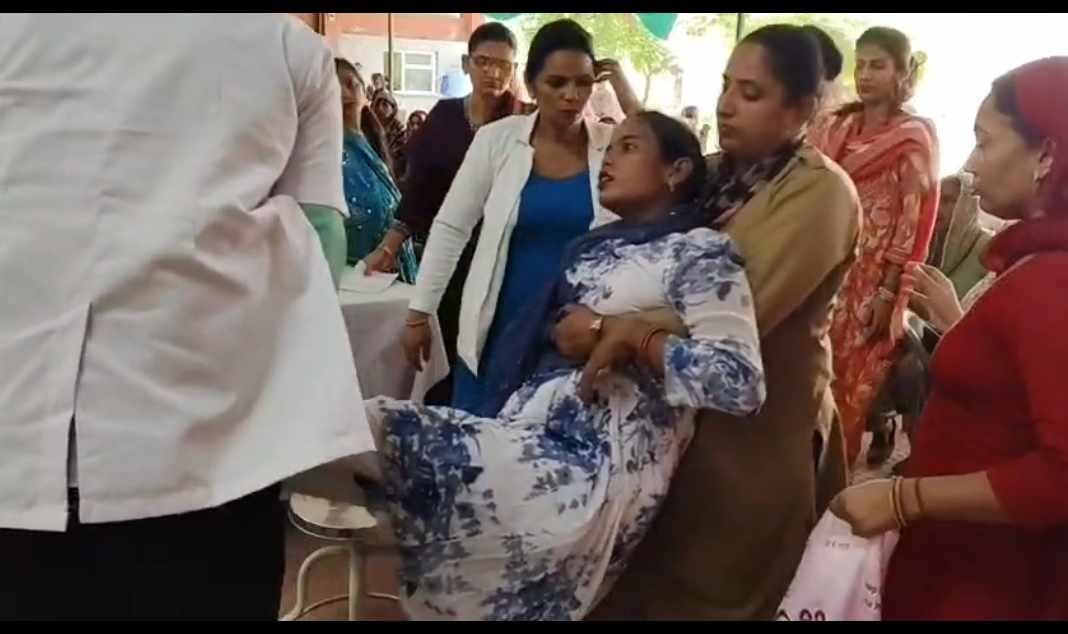Woman faints at camp; gets neither wheelchair nor stretcher