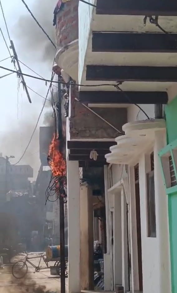 Fire broke out in an electric pole, burning the box and wires