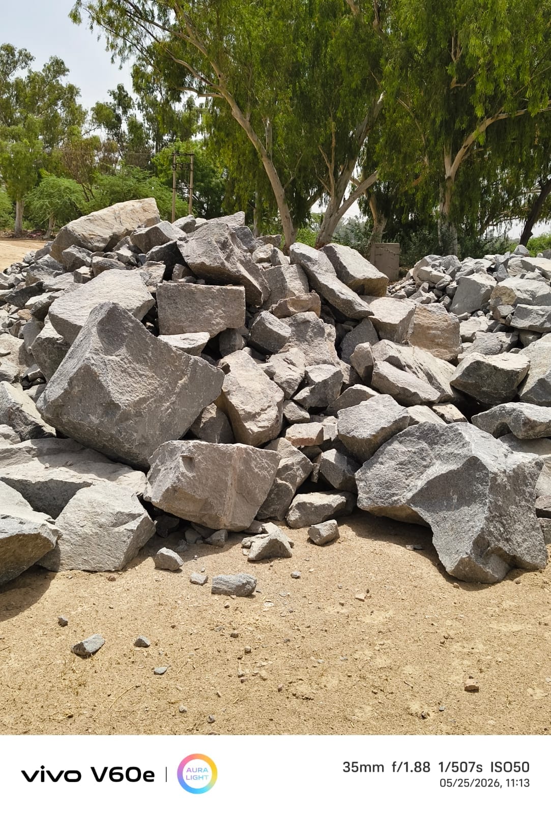 Efforts to strengthen the Ghaggar river embankments before the monsoon have started, big stones have arrived, administration engaged in flood disaster management work