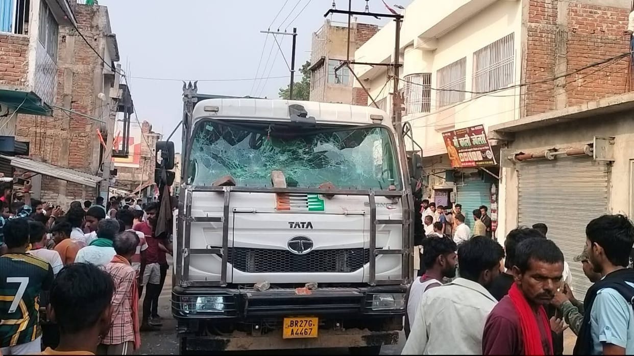 jamui khaira road accident muskan kumari killed by sand laden hyva protest and road blockade news