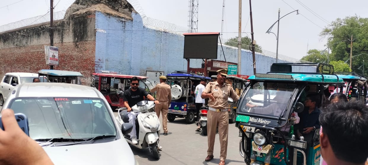 Triple trouble of scorching sun, dust, and traffic jams brings traffic to a halt on Jail Road.