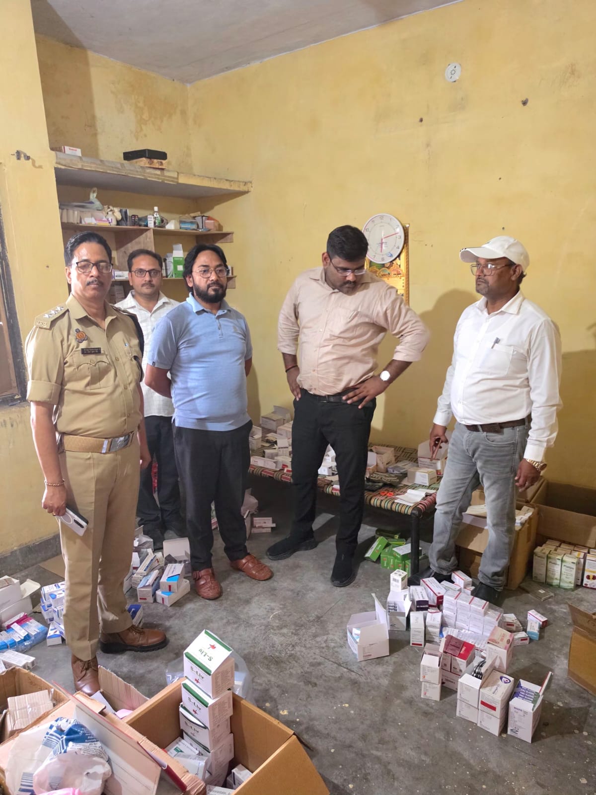 Doctor used to run hospital in government residence, medicines worth lakhs recovered