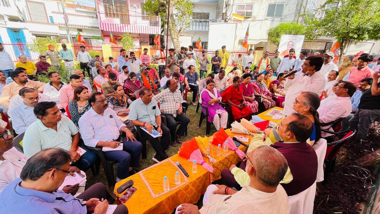 Issues regarding sanitation and house tax were raised before the Mayor at the *chaupal* (public meeting).