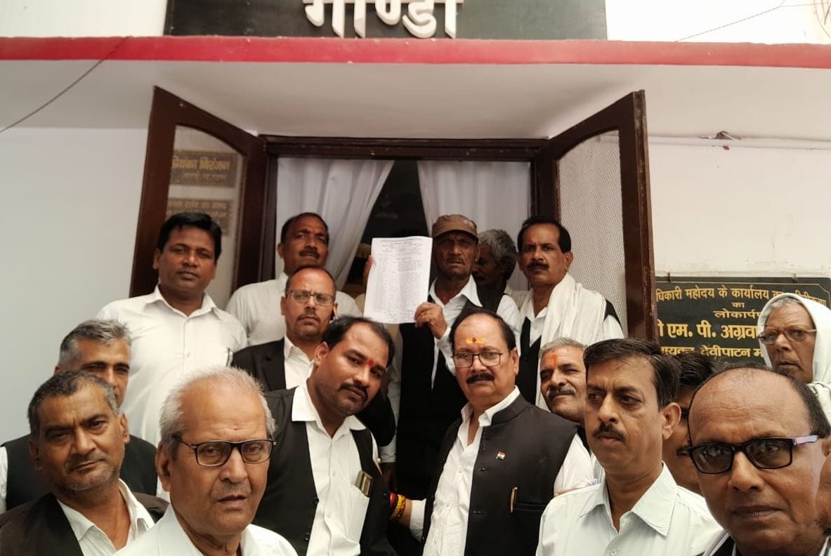 Lawyers outraged over unannounced power cuts; stage protest