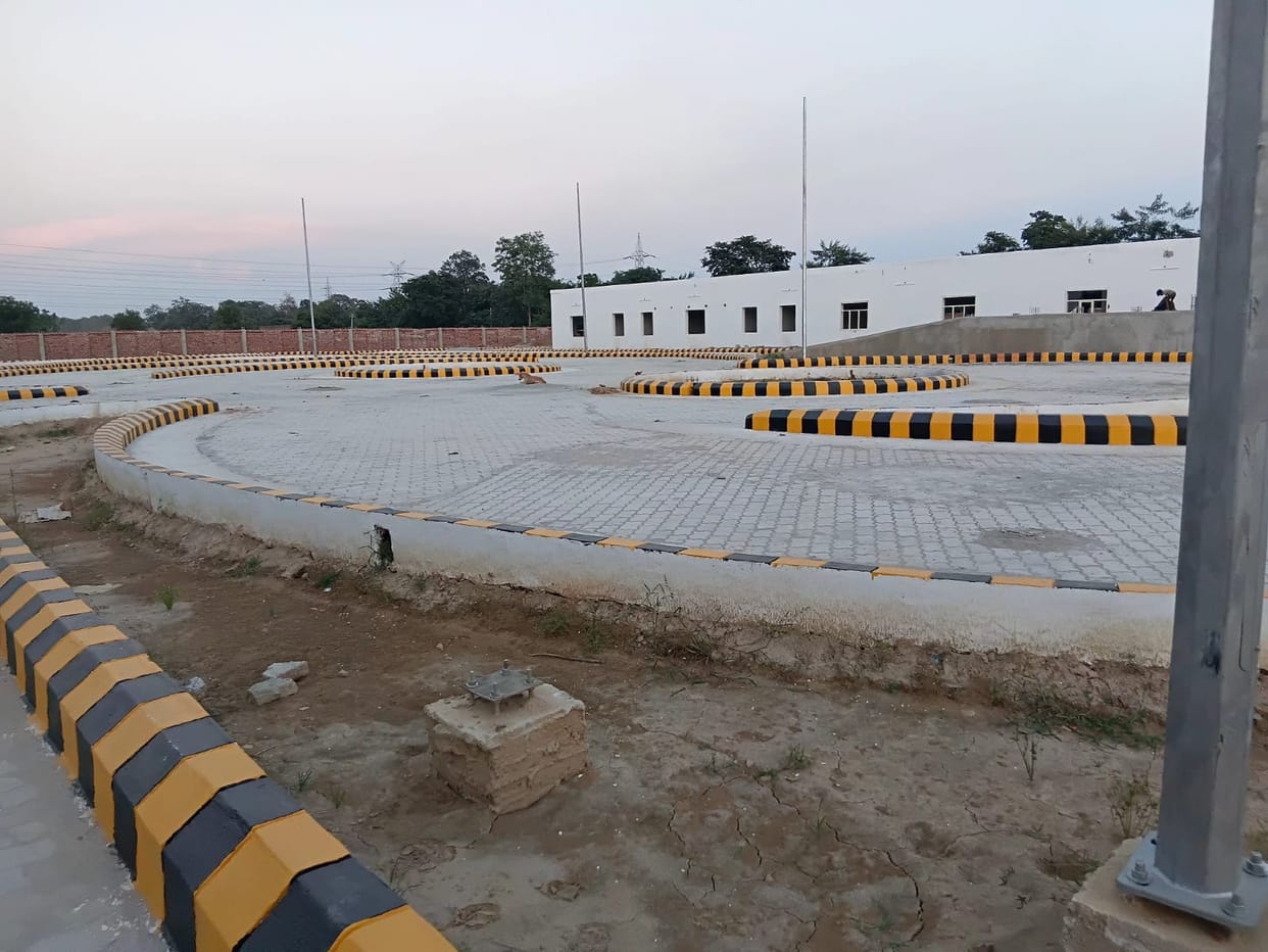 Licenses will not be issued via manual testing; applicants must demonstrate their driving skills on an automated track.