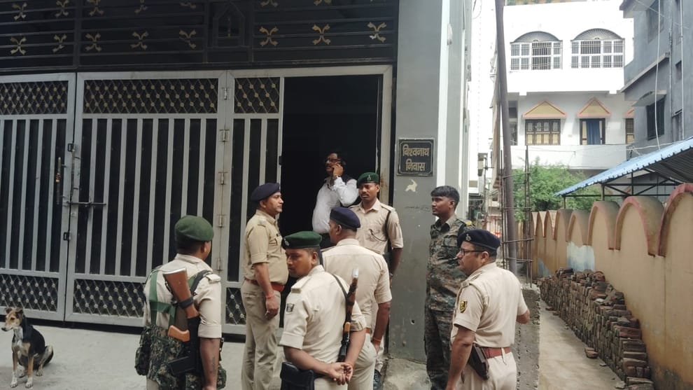 eou bihar raid on the house of accountant in hajipur nagar parishad vaishali bihar news