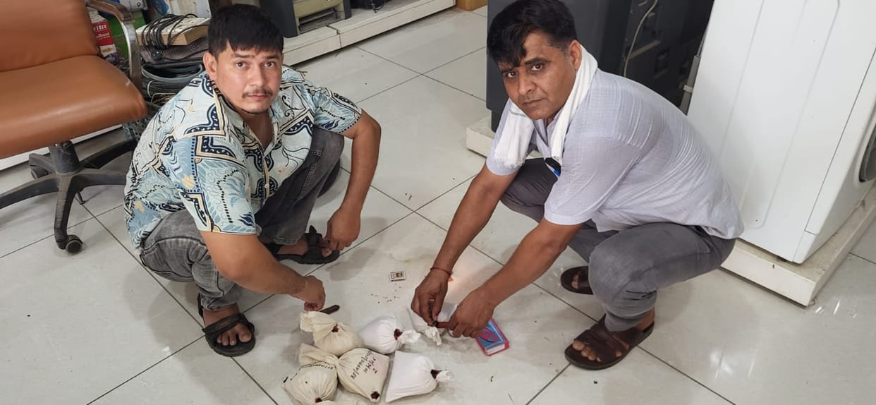A team comprising the CM Flying Squad and the Agriculture Department raided a fertilizer shop.