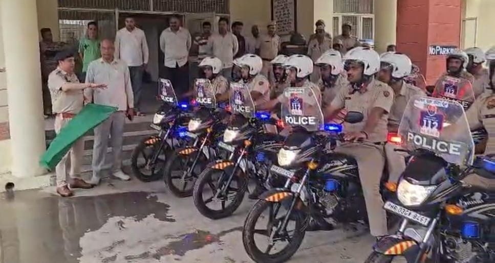 District police receive 10 new rider motorcycles; patrolling and emergency services to be strengthened.