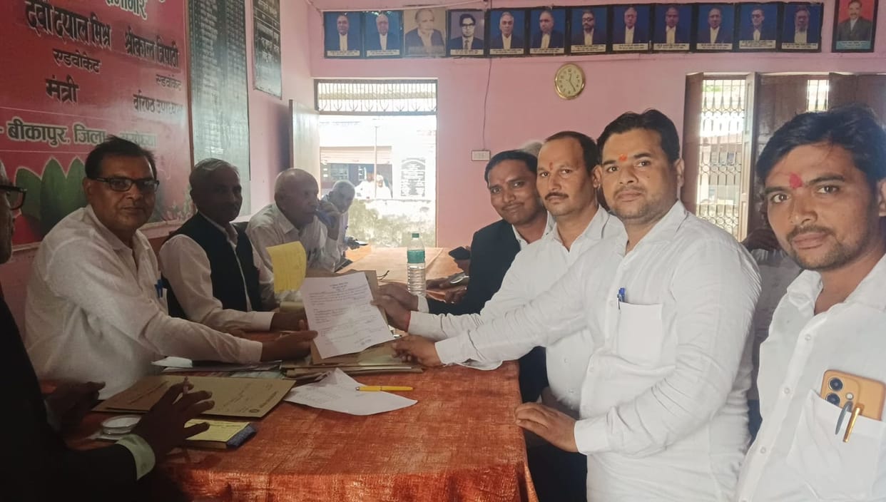 Nominations filed for various posts in the Advocates' Association election; voting on the 27th