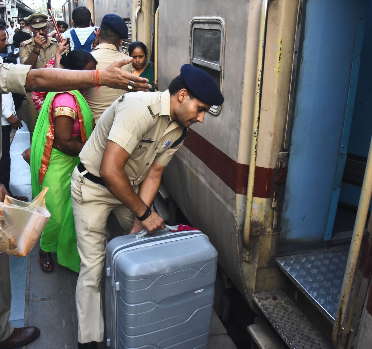 Security personnel took charge at Charbagh Station.