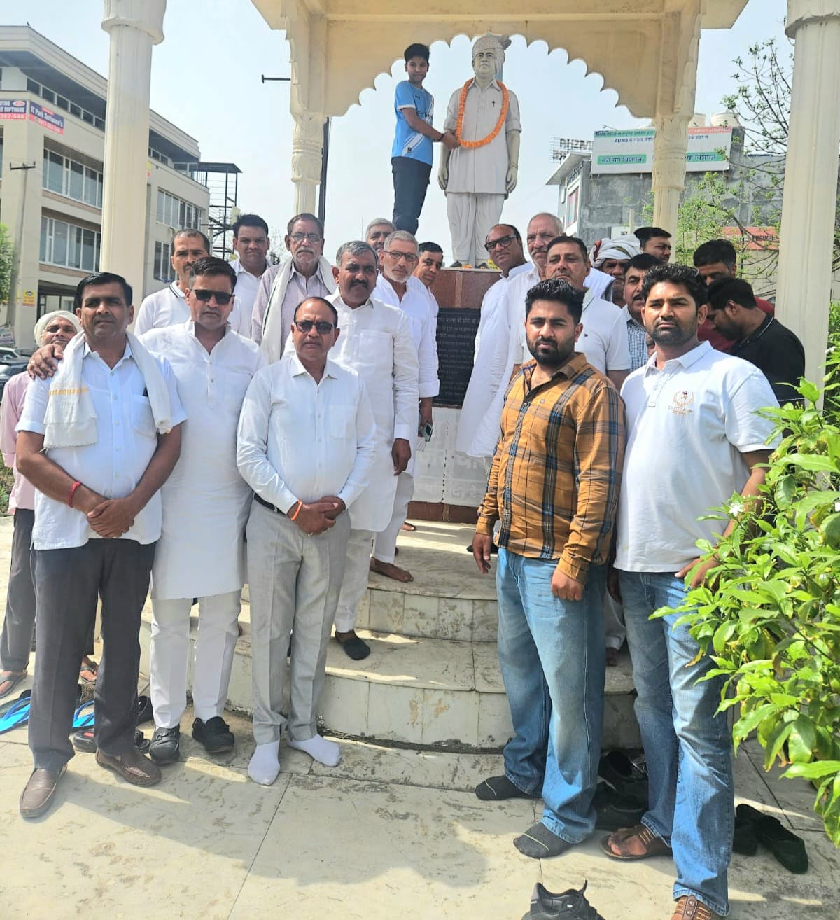 Tribute paid to Rajesh Pilot on his death anniversary.