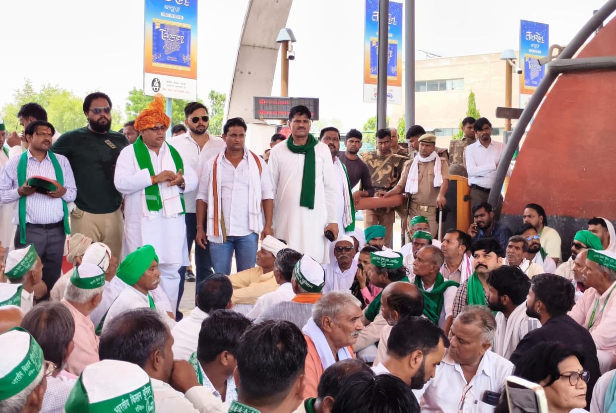 Farmers protest against Jewar toll manager