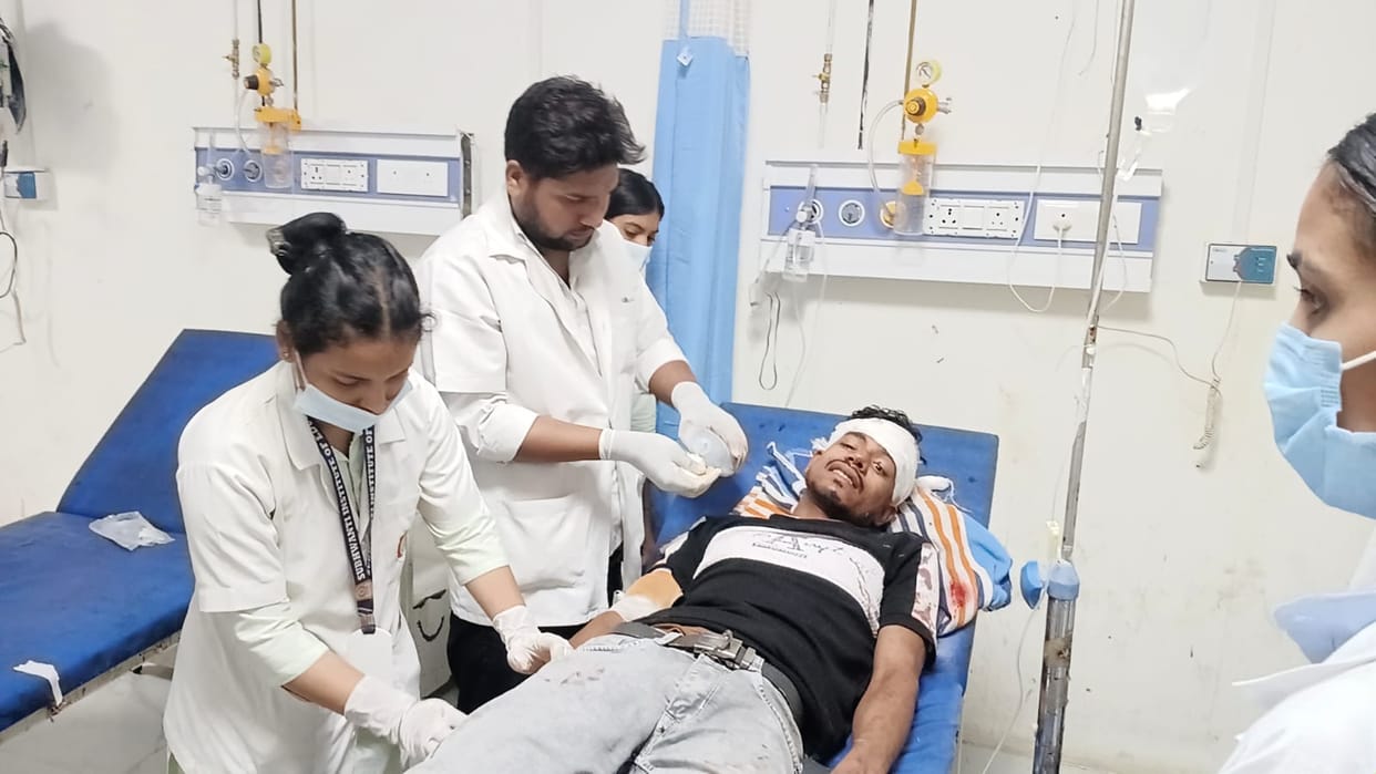 Mobile snatched on Darbhanga-Delhi Sampark Kranti; passenger jumps from moving train