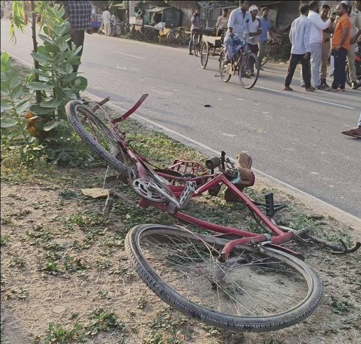 Elderly cyclist dies after being hit by a Bolero.