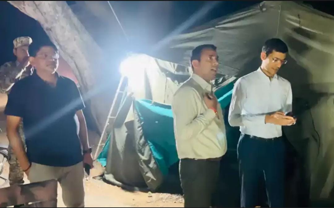 Crackdown on sand mafia in Chambal; Collector-SP took charge at night; TI found negligent and line attached