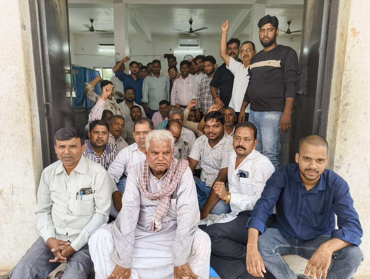 Not a single property registration could take place for the second consecutive day due to the strike against the front office system.