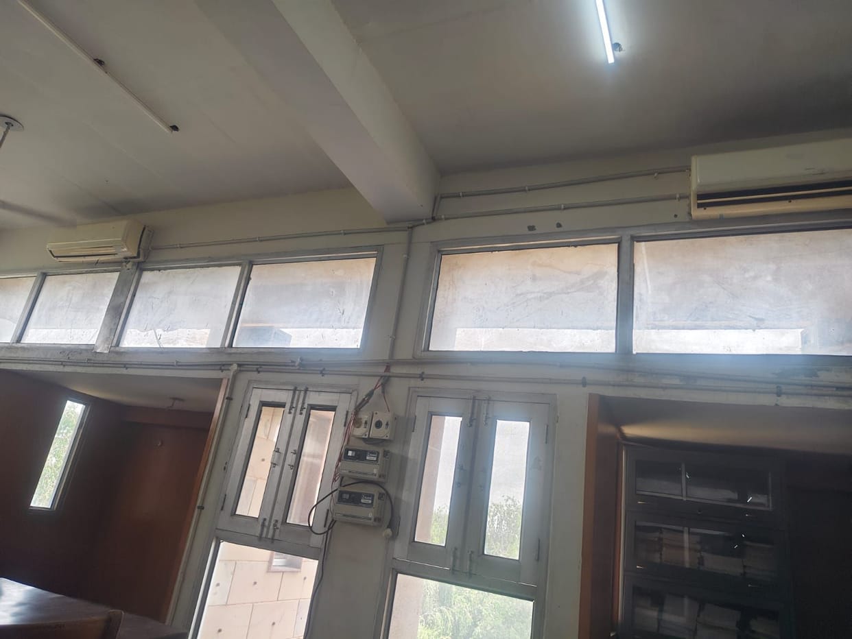 Air conditioner in MDU's thesis room switched off for a month.