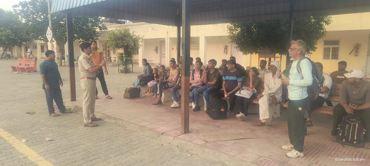 The police outpost in-charge informed passengers at the railway station about the harmful effects of substance abuse.