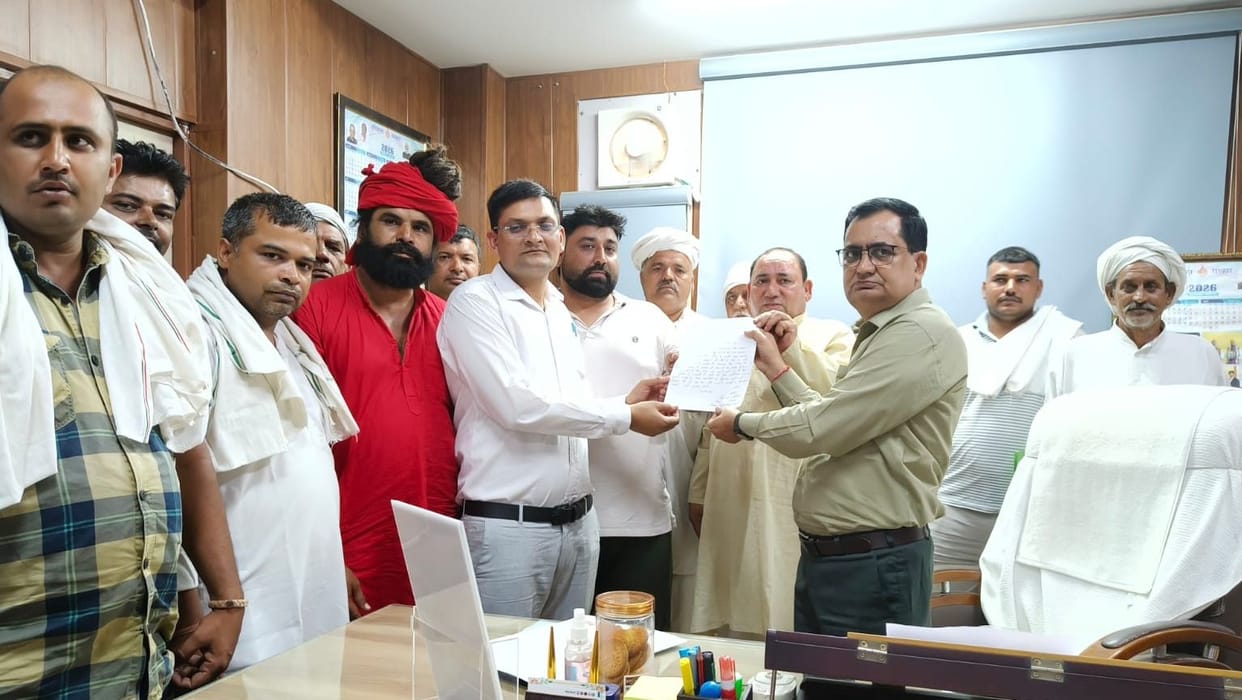 Dhamad villagers submitted a memorandum to DDPO Chahal.