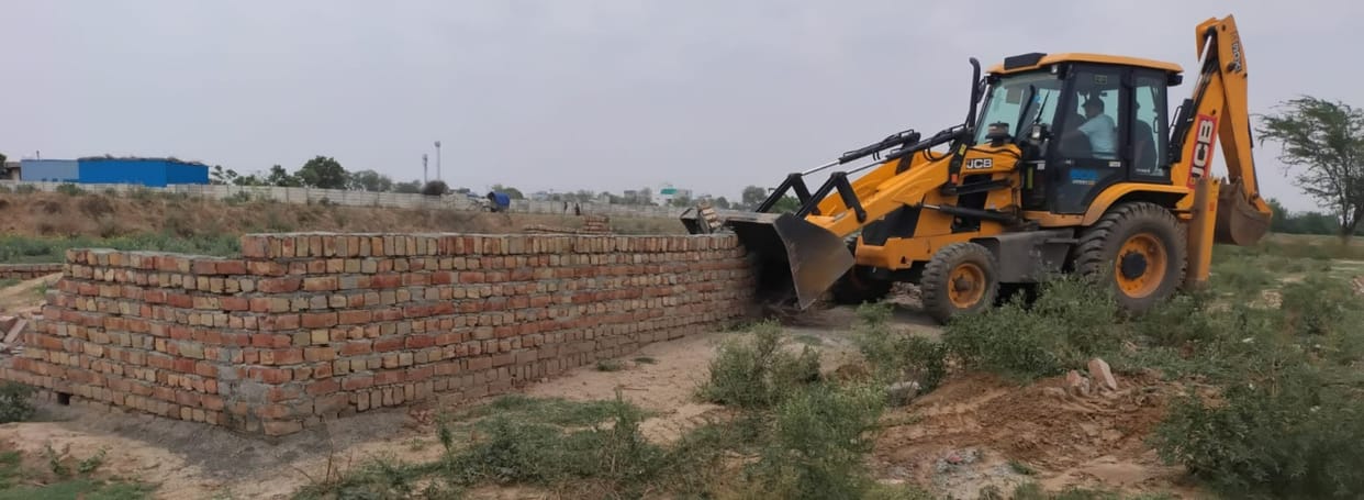 The DTP team demolished construction in an illegal colony.