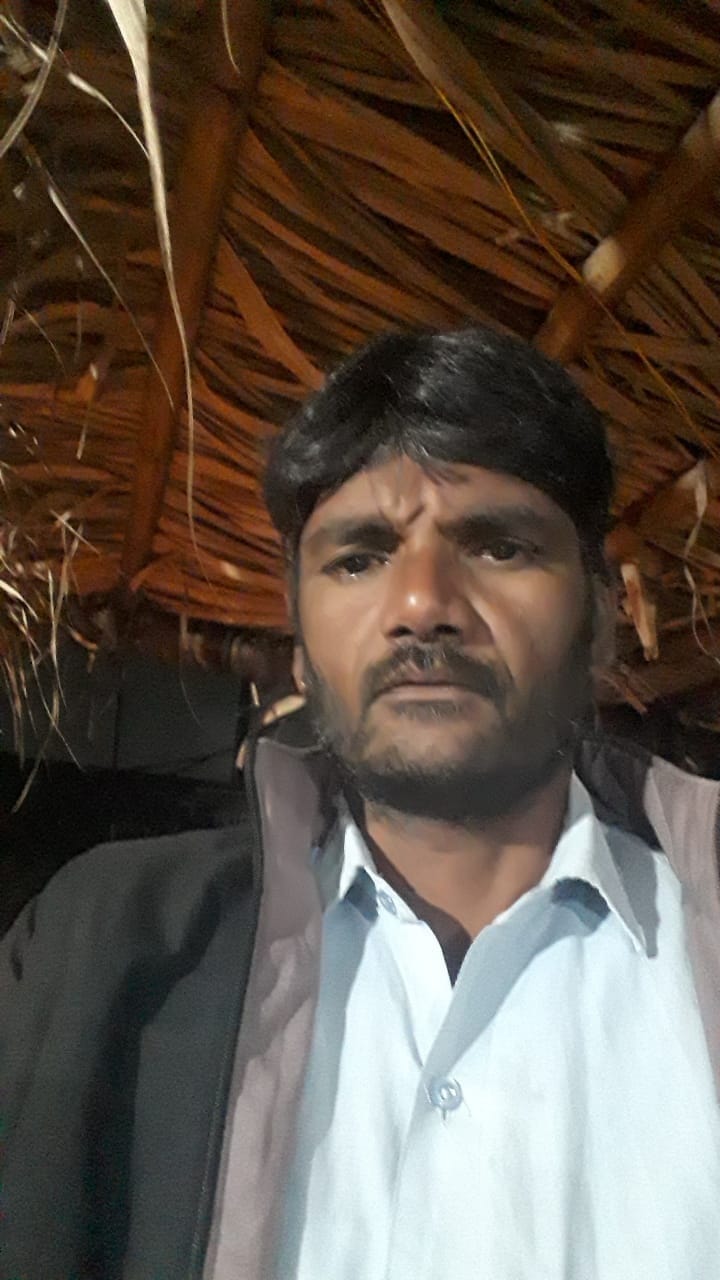 A worker died after falling from a brick kiln, causing commotion.