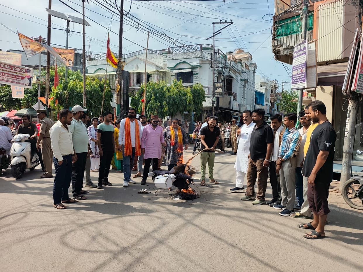 Hindu Mahasabha office-bearers furious over the derailed power supply system; raised slogans and burned an effigy.