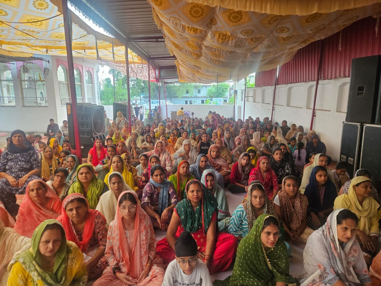Fourth day of Shrimad Bhagwat Katha at Gullarwala Temple; huge crowd gathers.
