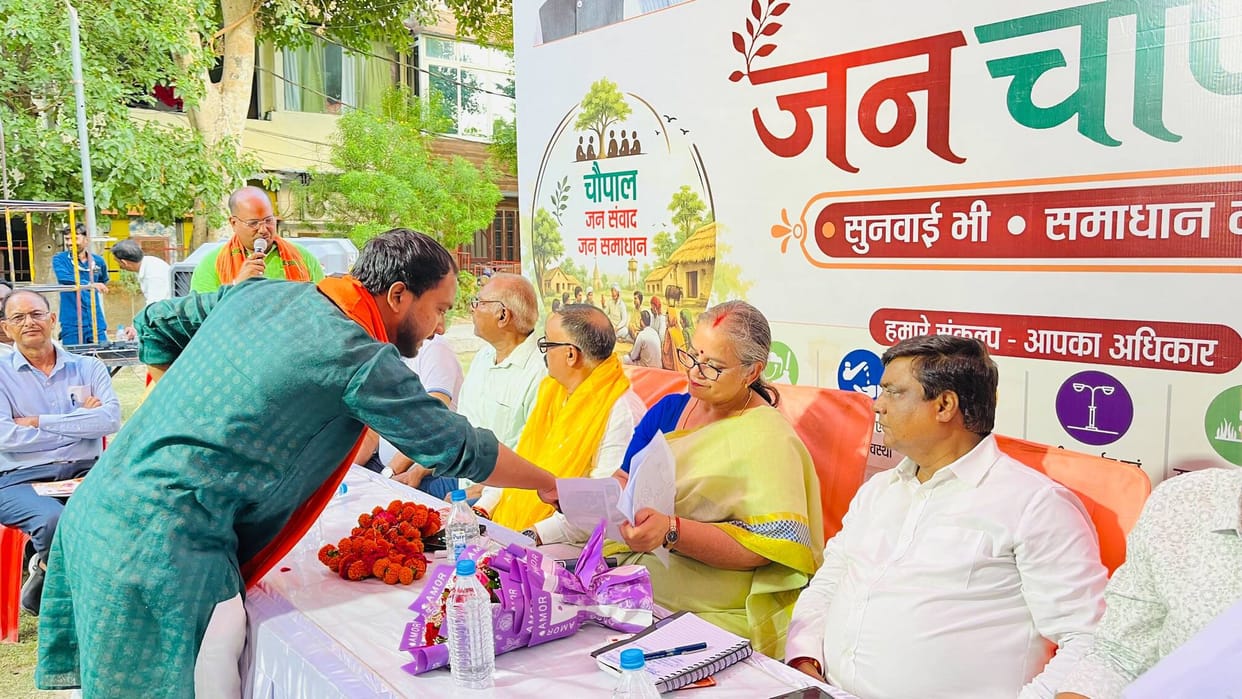 Mayor holds public meeting in Vivekanandpuri Ward, listens to grievances.