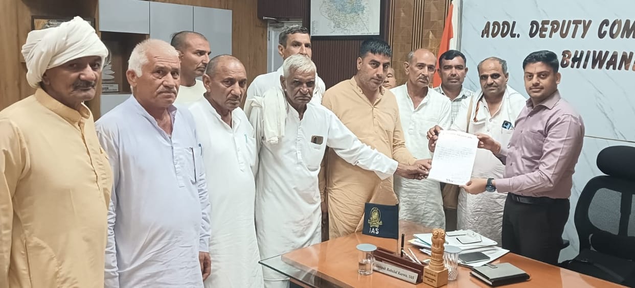 Farmers submitted a memorandum addressed to the Chief Minister regarding delays in electricity connections and compensation