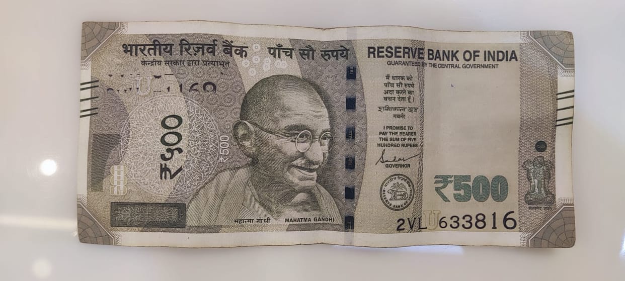Two notes with the same serial number made the shopkeeper's heart race.
