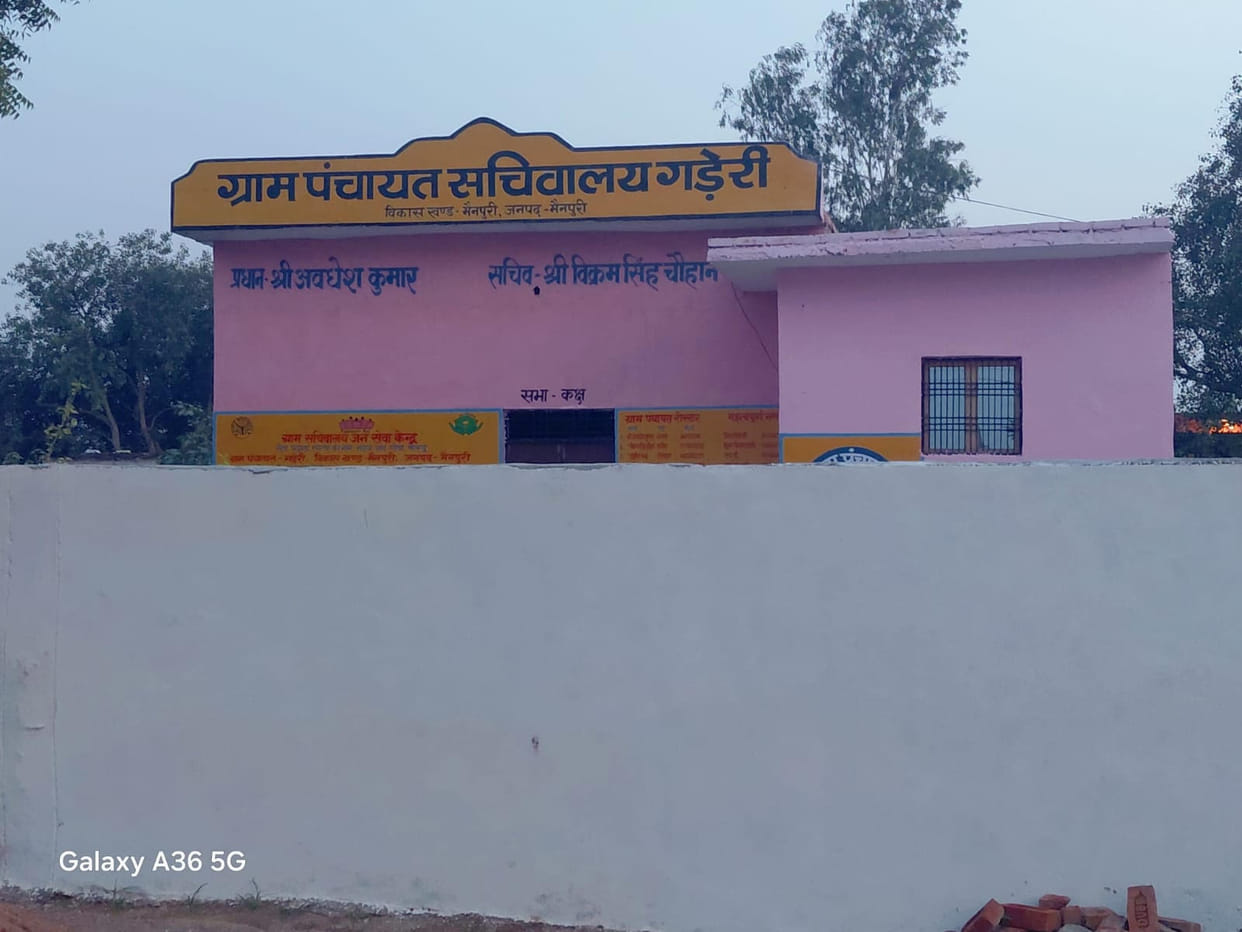Panchayat assistants have not received their salaries; the secretariat has been locked for 15 days.