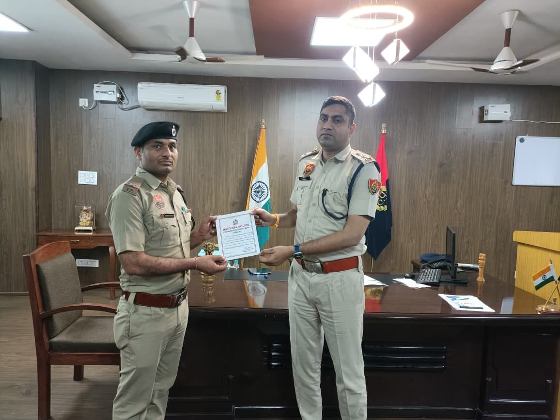 Six police personnel honored for locating missing minors.