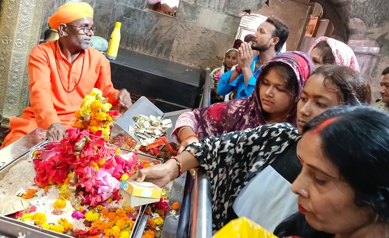 Devotees throng Devipatan Temple on Pradosh Vrat