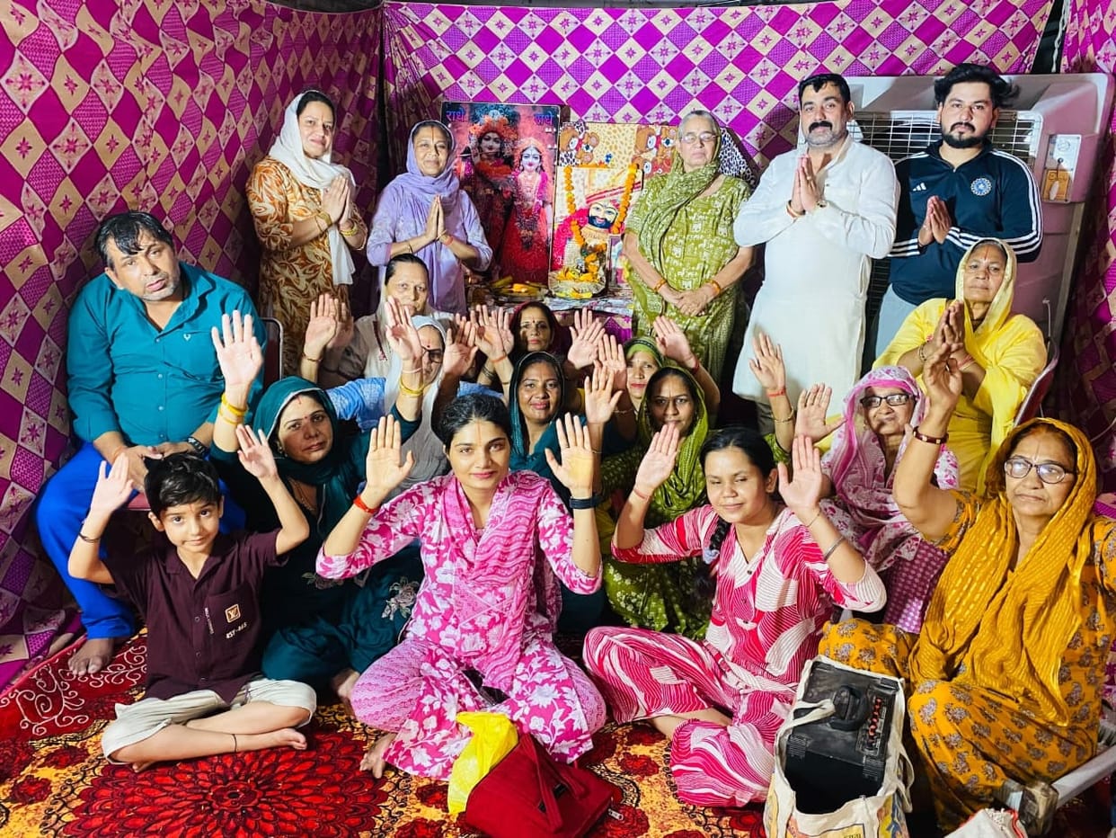 Linepar resonated with the bhajans of Khatu Shyam Baba on Parma Ekadashi.